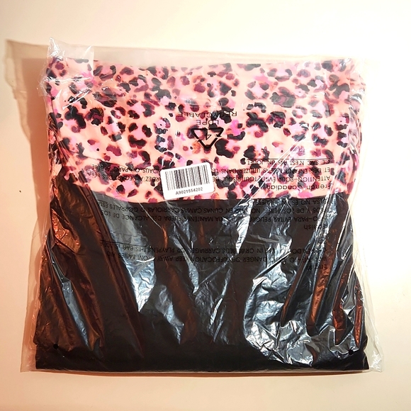 ❤️NWT VINTAGE TORRID ROMPER SLEEVELESS GODDESS NECK ANIMAL PRINT SHORTS - PLUS - Picture 6 of 13